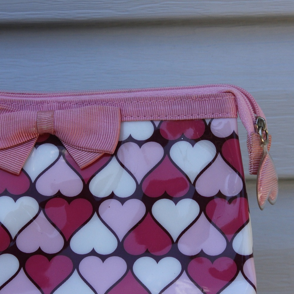 Heart Print Cosmetic Bag - Picture 2 of 3